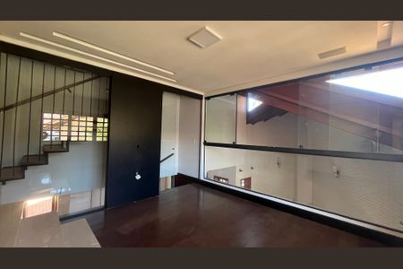 Casa de condomínio à venda com 800m², 5 quartos e 4 vagas Casa de condomínio à venda com 800m², 5 quartos e 4 vagasHall dos Quartos