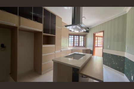 Casa de condomínio à venda com 800m², 5 quartos e 4 vagas Casa de condomínio à venda com 800m², 5 quartos e 4 vagasCozinha