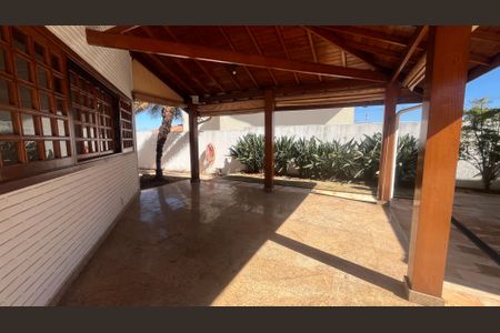 Casa de condomínio à venda com 800m², 5 quartos e 4 vagas Casa de condomínio à venda com 800m², 5 quartos e 4 vagasQuintal