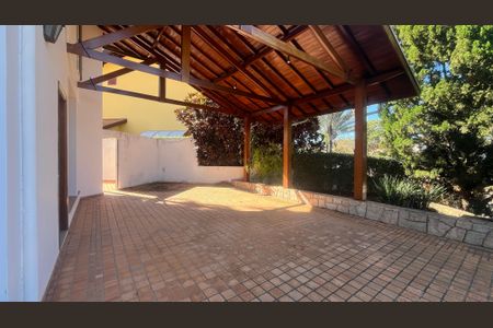 Casa de condomínio à venda com 800m², 5 quartos e 4 vagas Casa de condomínio à venda com 800m², 5 quartos e 4 vagasQuintal