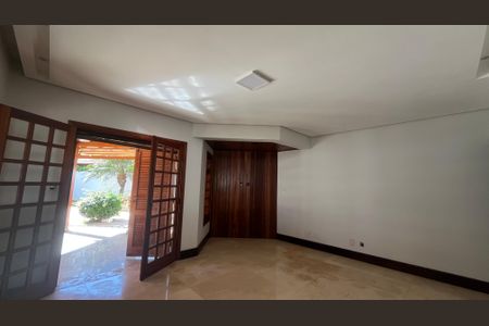 Casa de condomínio à venda com 800m², 5 quartos e 4 vagas Casa de condomínio à venda com 800m², 5 quartos e 4 vagasSala 3