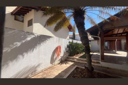 Casa de condomínio à venda com 800m², 5 quartos e 4 vagas Casa de condomínio à venda com 800m², 5 quartos e 4 vagasSala 2 vista