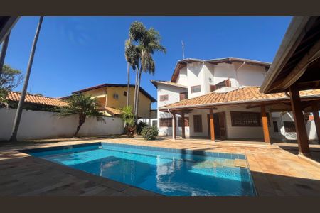 Casa de condomínio à venda com 800m², 5 quartos e 4 vagas Casa de condomínio à venda com 800m², 5 quartos e 4 vagasQuintal