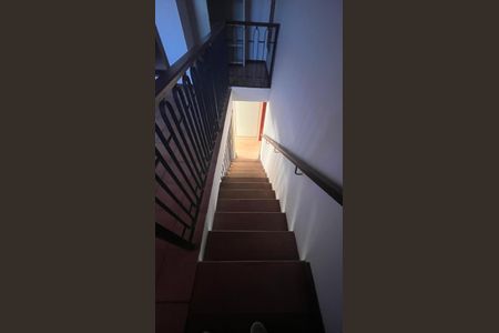 Casa de condomínio à venda com 800m², 5 quartos e 4 vagas Casa de condomínio à venda com 800m², 5 quartos e 4 vagasEscada