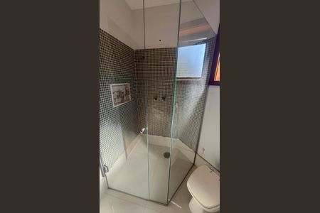 Casa de condomínio à venda com 800m², 5 quartos e 4 vagas Casa de condomínio à venda com 800m², 5 quartos e 4 vagasBanheiro da Suíte 1 e 2