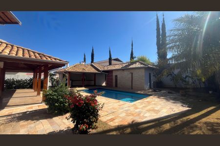 Casa de condomínio à venda com 800m², 5 quartos e 4 vagas Casa de condomínio à venda com 800m², 5 quartos e 4 vagasQuintal