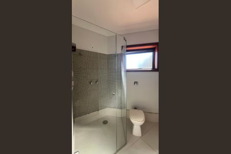 Casa de condomínio à venda com 800m², 5 quartos e 4 vagas Casa de condomínio à venda com 800m², 5 quartos e 4 vagasBanheiro da Suíte 1 e 2