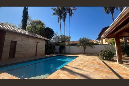 Casa de condomínio à venda com 800m², 5 quartos e 4 vagas Casa de condomínio à venda com 800m², 5 quartos e 4 vagasQuintal