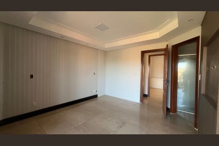 Casa de condomínio à venda com 800m², 5 quartos e 4 vagas Casa de condomínio à venda com 800m², 5 quartos e 4 vagasSuíte 4