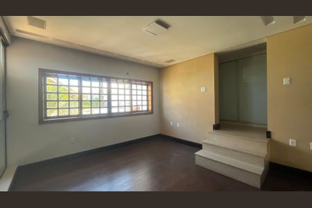 Casa de condomínio à venda com 800m², 5 quartos e 4 vagas Casa de condomínio à venda com 800m², 5 quartos e 4 vagasHall dos Quartos