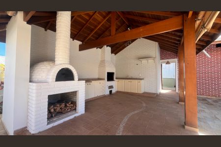 Casa de condomínio à venda com 800m², 5 quartos e 4 vagas Casa de condomínio à venda com 800m², 5 quartos e 4 vagasQuintal