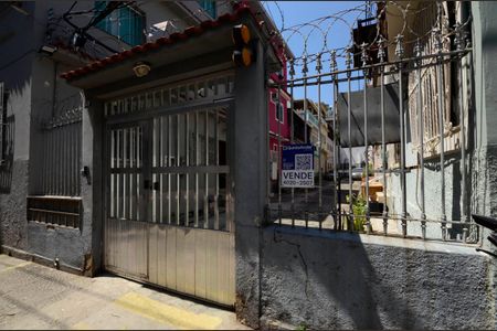 Casa à venda com 70m², 2 quartos e sem vaga Casa à venda com 70m², 2 quartos e sem vagaFachada