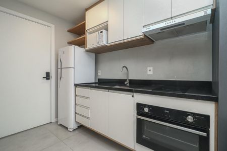 Cozinha de apartamento para alugar com 1 quarto, 27m² em Auxiliadora, Porto Alegre