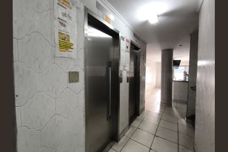 Studio à venda com 32m², 1 quarto e sem vagaElevadores