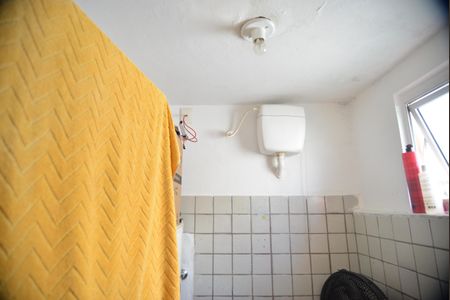 Casa à venda com 230m², 2 quartos e 2 vagasBanheiro Social