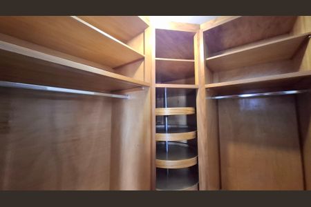 Apartamento para alugar com 200m², 4 quartos e 3 vagasCloset da Suíte 1