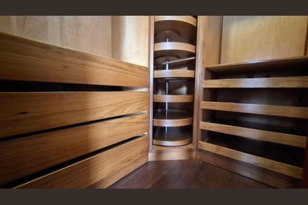 Apartamento para alugar com 200m², 4 quartos e 3 vagasCloset da Suíte 1