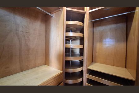 Apartamento para alugar com 200m², 4 quartos e 3 vagasCloset da Suíte 1