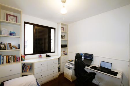 Apartamento à venda com 145m², 4 quartos e 3 vagasQuarto 2