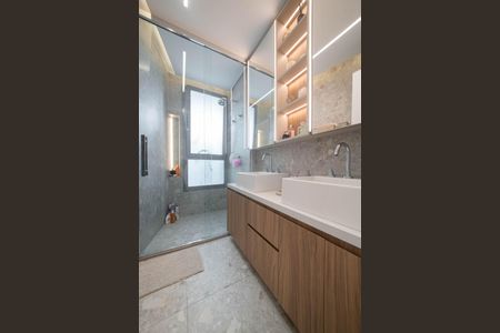 Apartamento à venda com 197m², 3 quartos e 3 vagasBanheiro da Suíte 1