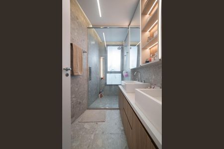 Apartamento à venda com 197m², 3 quartos e 3 vagasBanheiro da Suíte 1