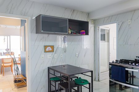 Apartamento à venda com 159m², 4 quartos e 2 vagasCozinha
