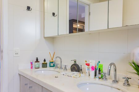 Apartamento à venda com 159m², 4 quartos e 2 vagasBanheiro da Suíte 1