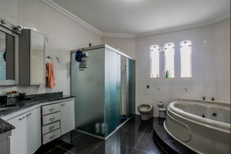 Casa para alugar com 401m², 4 quartos e 5 vagasBanheiro da Suíte 2