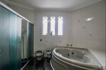 Casa para alugar com 401m², 4 quartos e 5 vagasBanheiro da Suíte 2