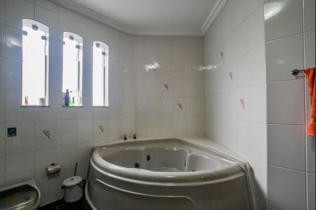 Casa para alugar com 401m², 4 quartos e 5 vagasBanheiro da Suíte 2