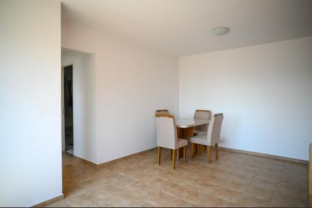 Apartamento para alugar com 80m², 2 quartos e 1 vagaSala