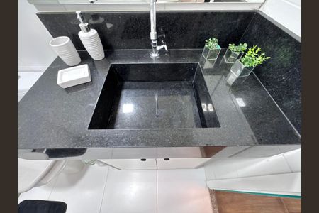 Apartamento à venda com 76m², 2 quartos e 1 vagaBanheiro Social