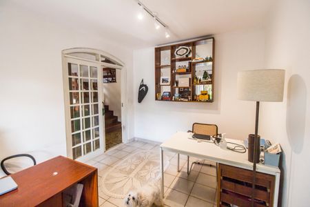 Casa à venda com 400m², 4 quartos e 4 vagas Casa à venda com 400m², 4 quartos e 4 vagasEscritório