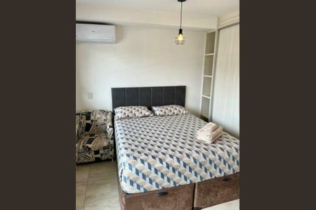 Quarto/Sala de kitnet/studio à venda com 1 quarto, 27m² em Indianópolis, São Paulo