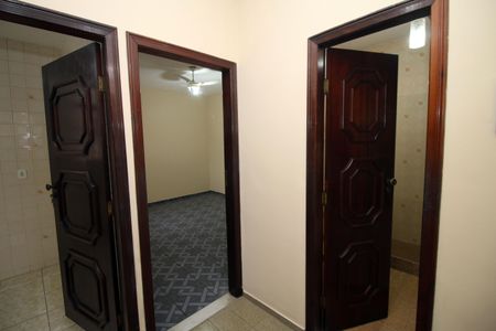 Corredor de apartamento à venda com 2 quartos, 68m² em Olaria, Rio de Janeiro