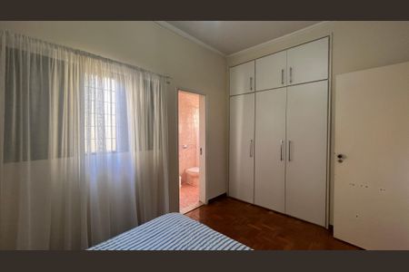 Casa à venda com 130m², 4 quartos e 4 vagasSuíte