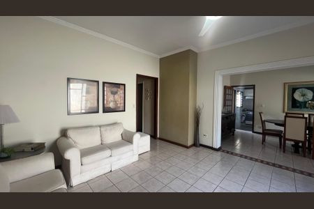 Casa à venda com 130m², 4 quartos e 4 vagasSala