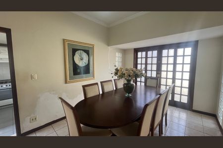 Casa à venda com 130m², 4 quartos e 4 vagasSala