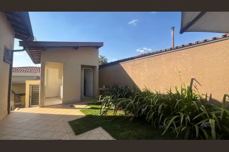 Casa à venda com 130m², 4 quartos e 4 vagasÁrea Externa