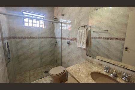 Casa à venda com 130m², 4 quartos e 4 vagasBanheiro Social