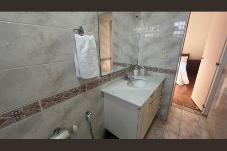 Casa à venda com 130m², 4 quartos e 4 vagasBanheiro Social