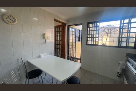 Casa à venda com 130m², 4 quartos e 4 vagasCozinha