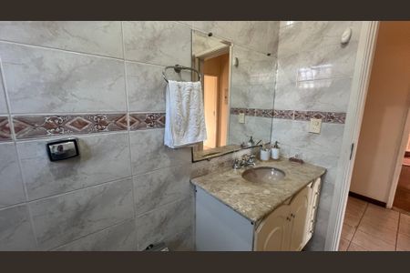 Casa à venda com 130m², 4 quartos e 4 vagasBanheiro Social