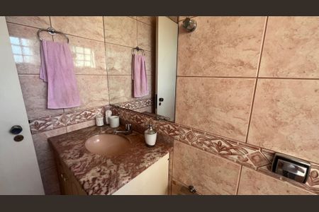 Casa à venda com 130m², 4 quartos e 4 vagasBanheiro da Suíte