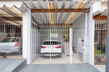 Casa à venda com 100m², 2 quartos e 1 vaga Casa à venda com 100m², 2 quartos e 1 vagaFachada