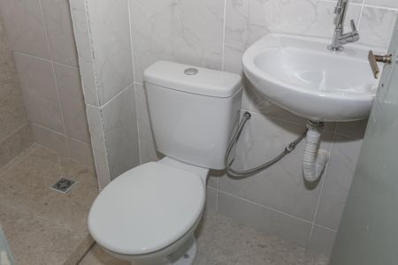 Banheiro de kitnet/studio para alugar com 1 quarto, 30m² em Bom Retiro, São Paulo