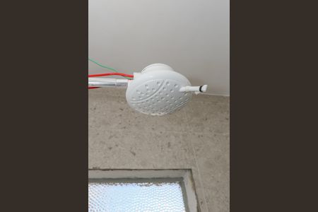 Banheiro de kitnet/studio para alugar com 1 quarto, 30m² em Bom Retiro, São Paulo