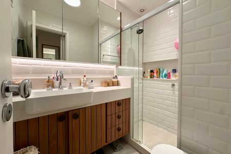 Apartamento à venda com 95m², 3 quartos e 1 vaga Apartamento à venda com 95m², 3 quartos e 1 vagaBanheiro da Suíte