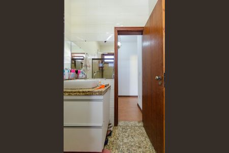 Casa para alugar com 420m², 4 quartos e 5 vagas Casa para alugar com 420m², 4 quartos e 5 vagasBanheiro social