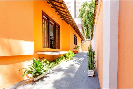 Casa para alugar com 420m², 4 quartos e 5 vagas Casa para alugar com 420m², 4 quartos e 5 vagasÁrea externa